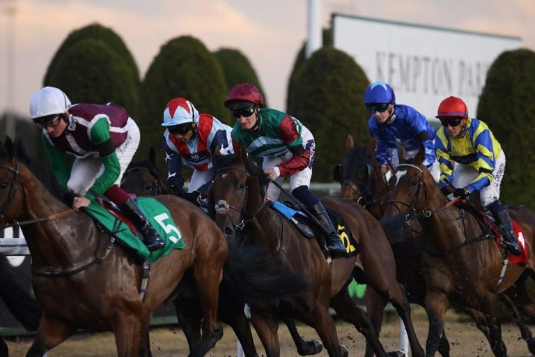 Advancing puts forward his case at Kempton